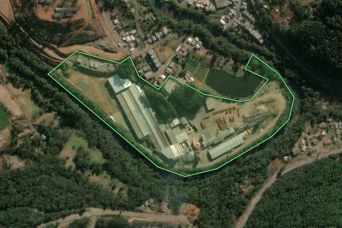 Imagem de satélite do imóvel rural em Ipumirim (SC), com o contorno declarado no CAR desenhado por cima.