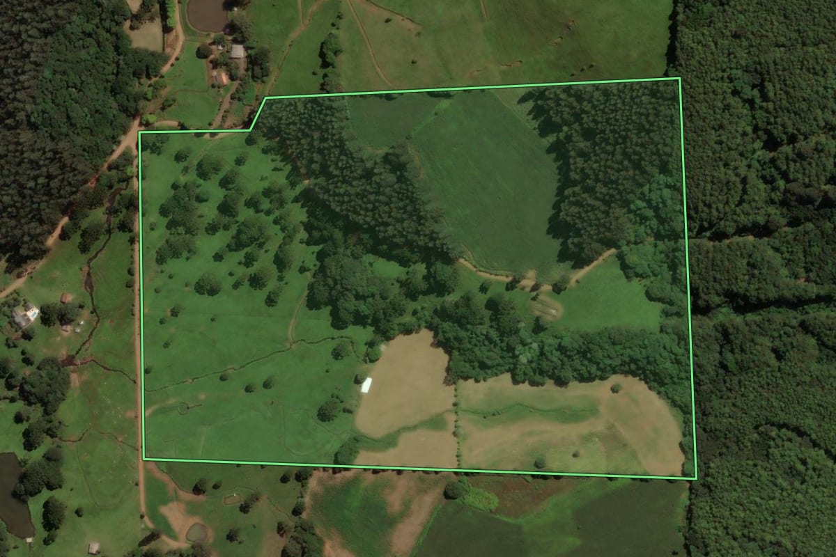 Imagem de satélite do imóvel rural em Irani (SC), com o contorno declarado no CAR desenhado por cima.