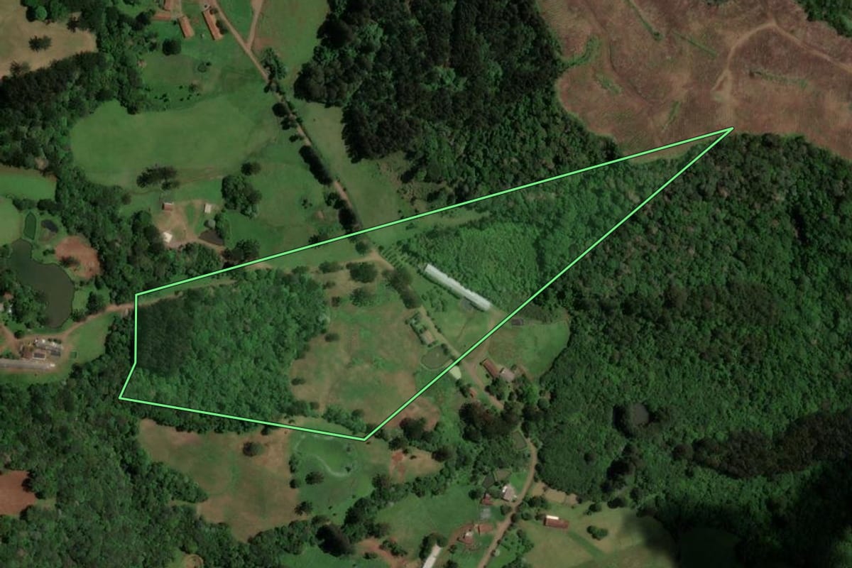Imagem de satélite do imóvel rural em Irani (SC), com o contorno declarado no CAR desenhado por cima.