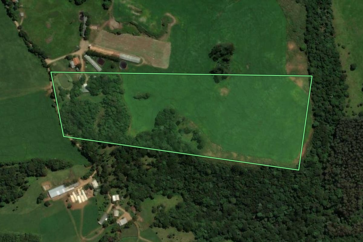 Imagem de satélite do imóvel rural em Irani (SC), com o contorno declarado no CAR desenhado por cima.
