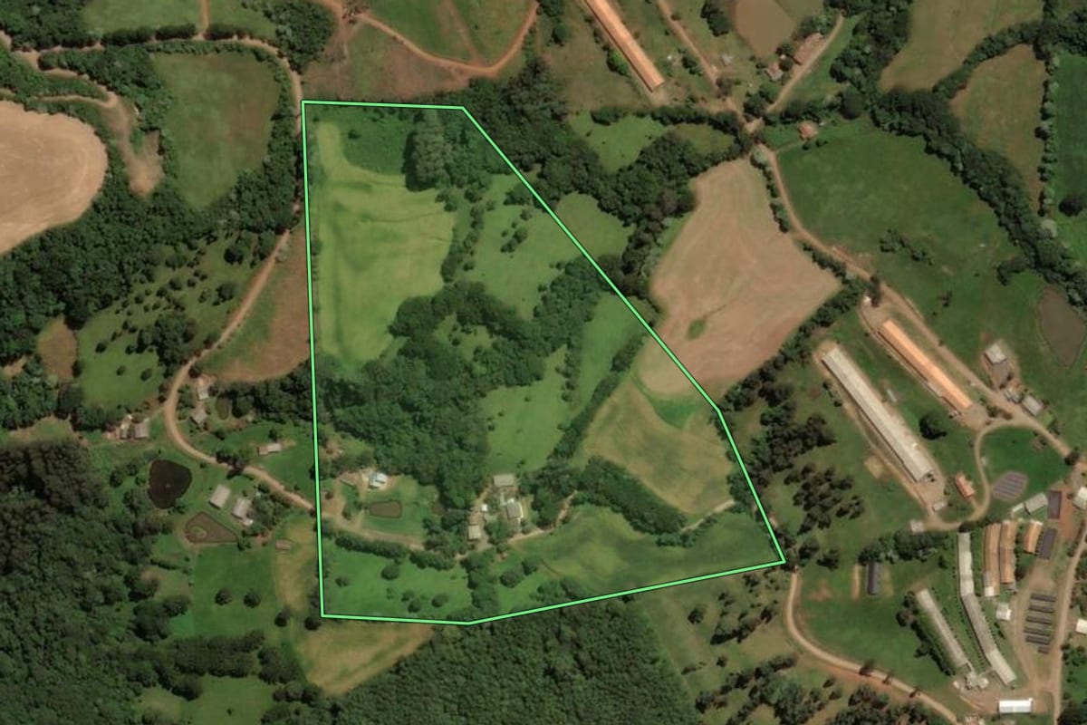 Imagem de satélite do imóvel rural em Irani (SC), com o contorno declarado no CAR desenhado por cima.