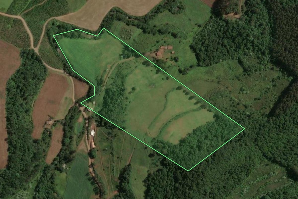 Imagem de satélite do imóvel rural em Irani (SC), com o contorno declarado no CAR desenhado por cima.