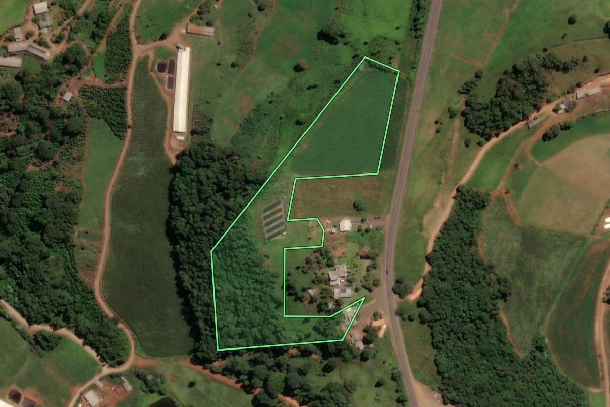 Imagem de satélite do imóvel rural em Irani (SC), com o contorno declarado no CAR desenhado por cima.