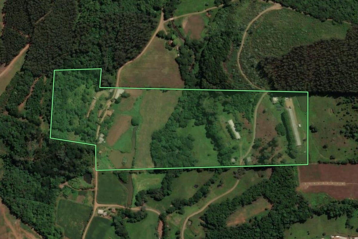 Imagem de satélite do imóvel rural em Irani (SC), com o contorno declarado no CAR desenhado por cima.