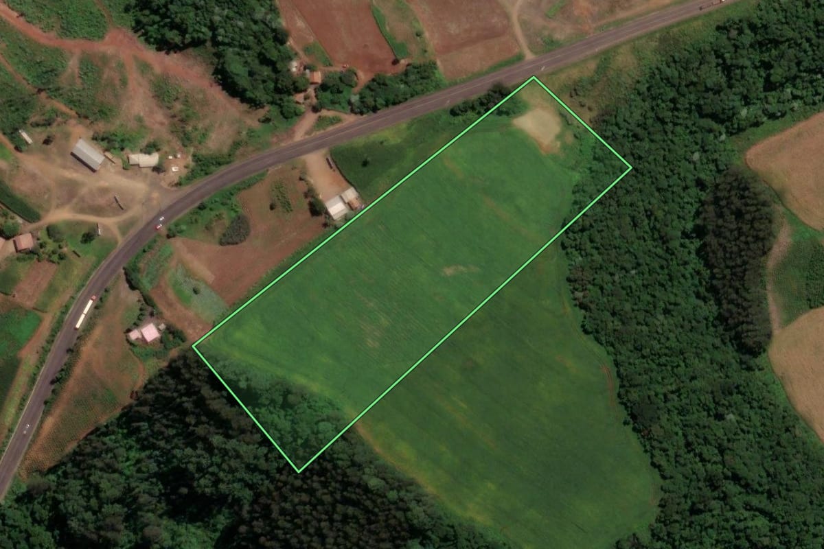 Imagem de satélite do imóvel rural em Irani (SC), com o contorno declarado no CAR desenhado por cima.