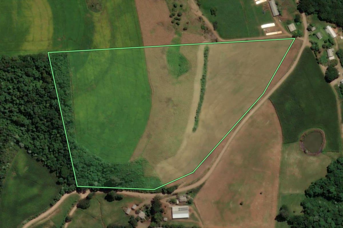 Imagem de satélite do imóvel rural em Irani (SC), com o contorno declarado no CAR desenhado por cima.