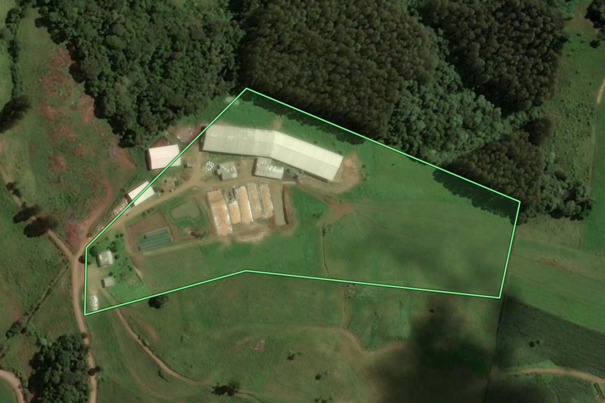 Imagem de satélite do imóvel rural em Irani (SC), com o contorno declarado no CAR desenhado por cima.