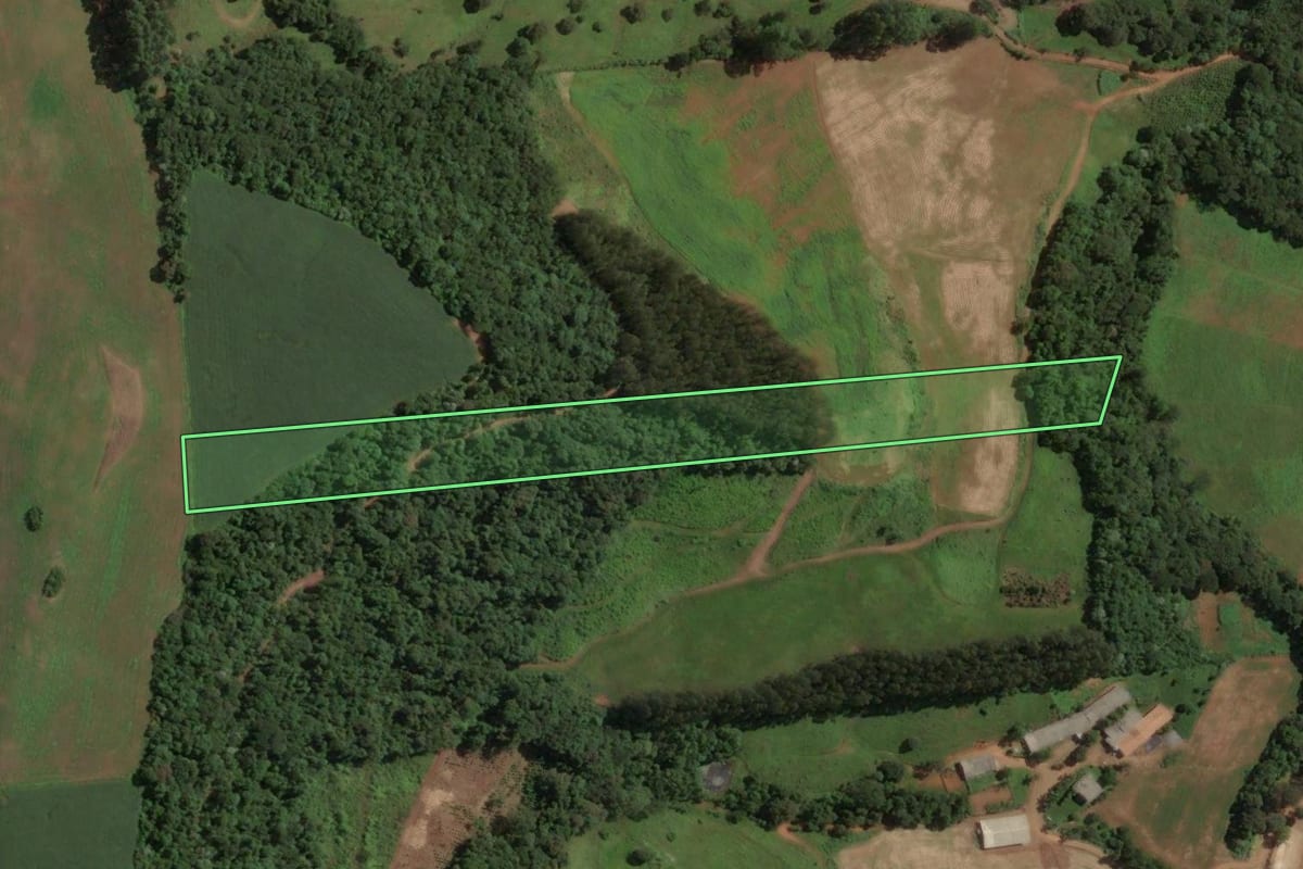 Imagem de satélite do imóvel rural em Irani (SC), com o contorno declarado no CAR desenhado por cima.