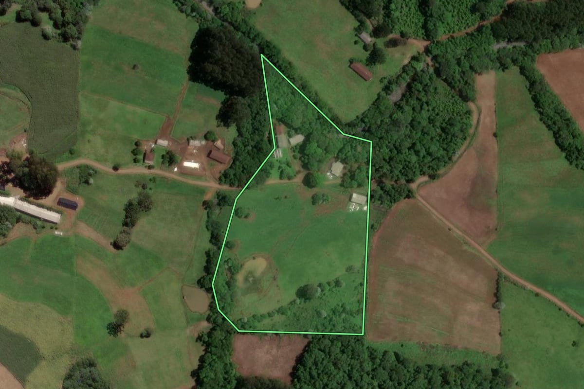 Imagem de satélite do imóvel rural em Irani (SC), com o contorno declarado no CAR desenhado por cima.