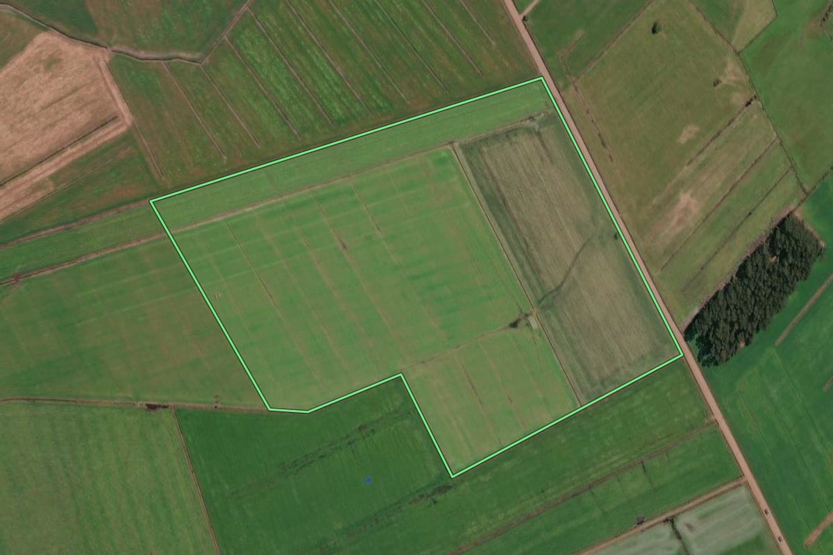 Imagem de satélite do imóvel rural em Irineópolis (SC), com o contorno declarado no CAR desenhado por cima.