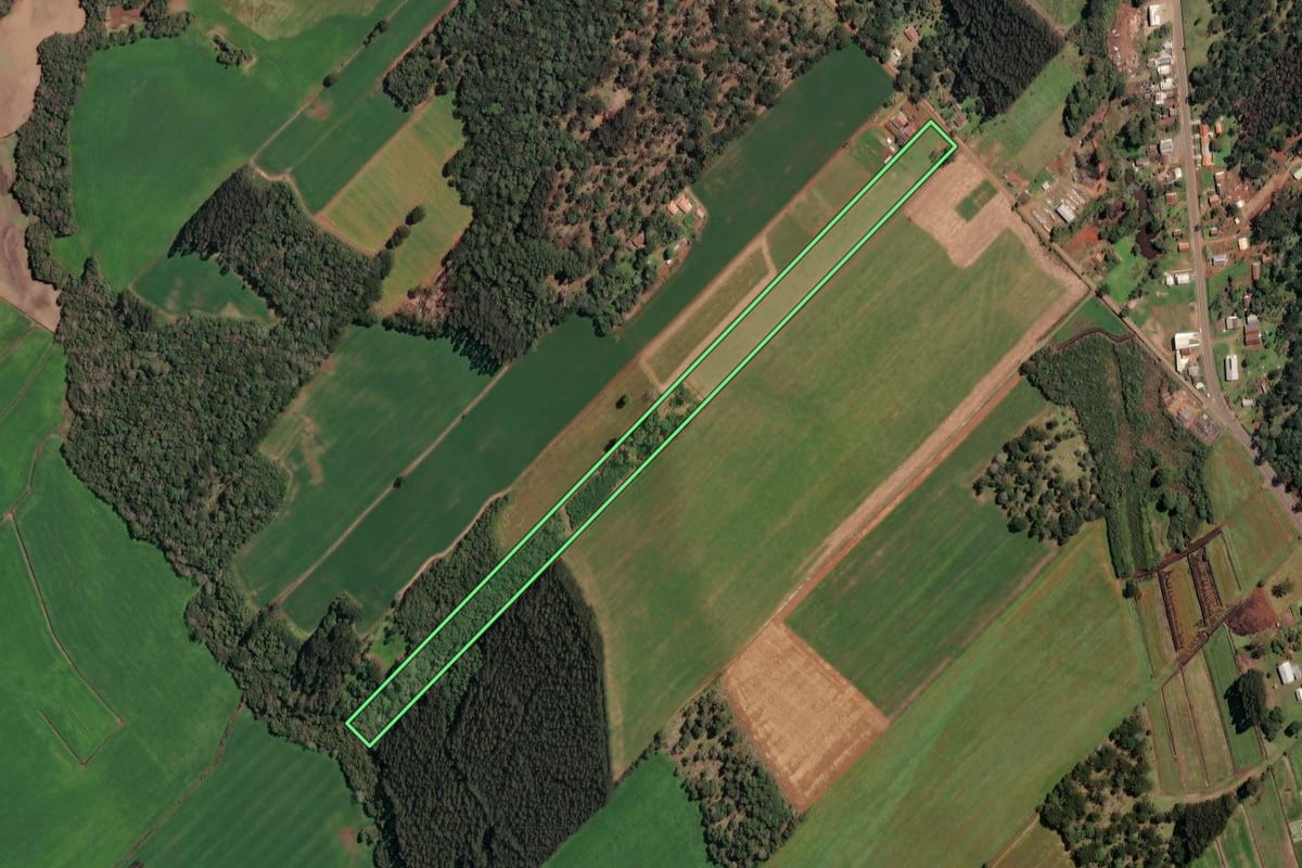 Imagem de satélite do imóvel rural em Irineópolis (SC), com o contorno declarado no CAR desenhado por cima.