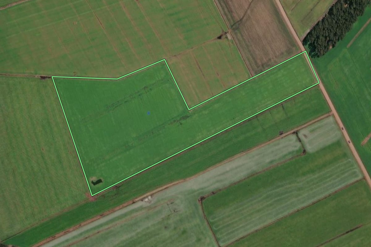 Imagem de satélite do imóvel rural em Irineópolis (SC), com o contorno declarado no CAR desenhado por cima.