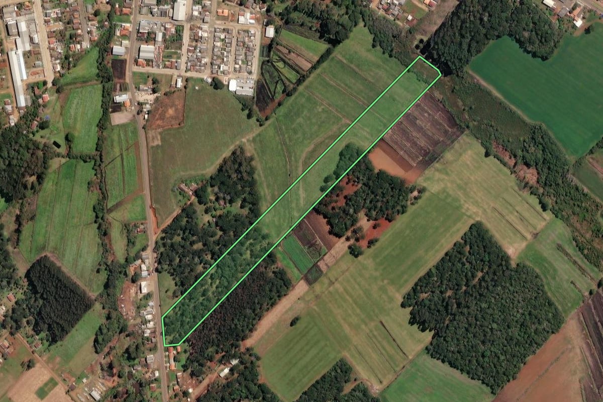 Imagem de satélite do imóvel rural em Irineópolis (SC), com o contorno declarado no CAR desenhado por cima.