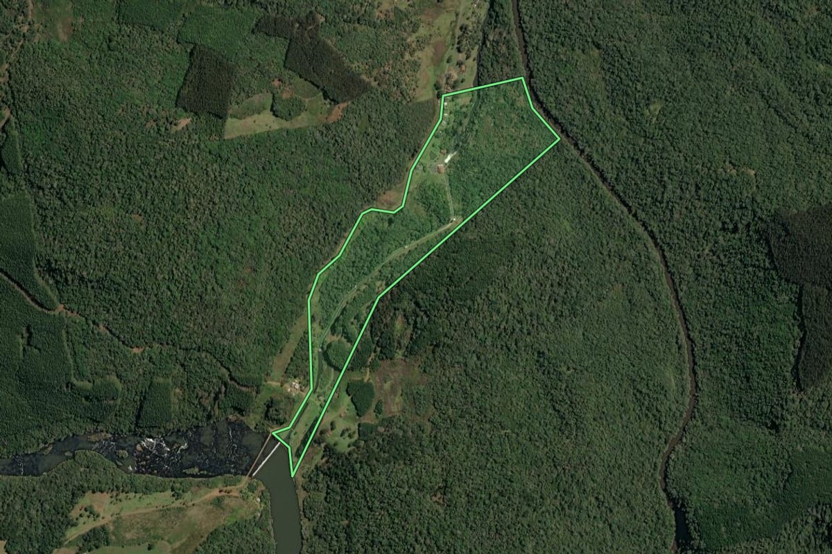 Imagem de satélite do imóvel rural em Irineópolis (SC), com o contorno declarado no CAR desenhado por cima.