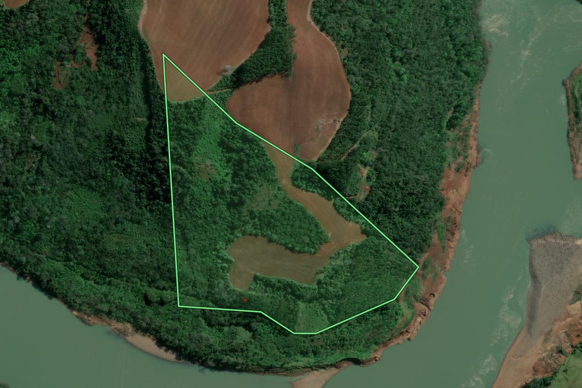 Imagem de satélite do imóvel rural em Itá (SC), com o contorno declarado no CAR desenhado por cima.