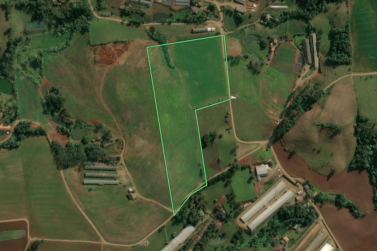 Imagem de satélite do imóvel rural em Itá (SC), com o contorno declarado no CAR desenhado por cima.