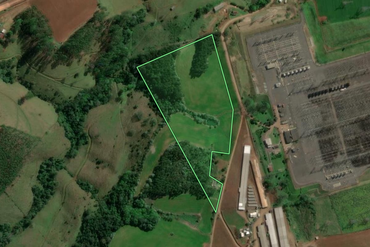 Imagem de satélite do imóvel rural em Itá (SC), com o contorno declarado no CAR desenhado por cima.