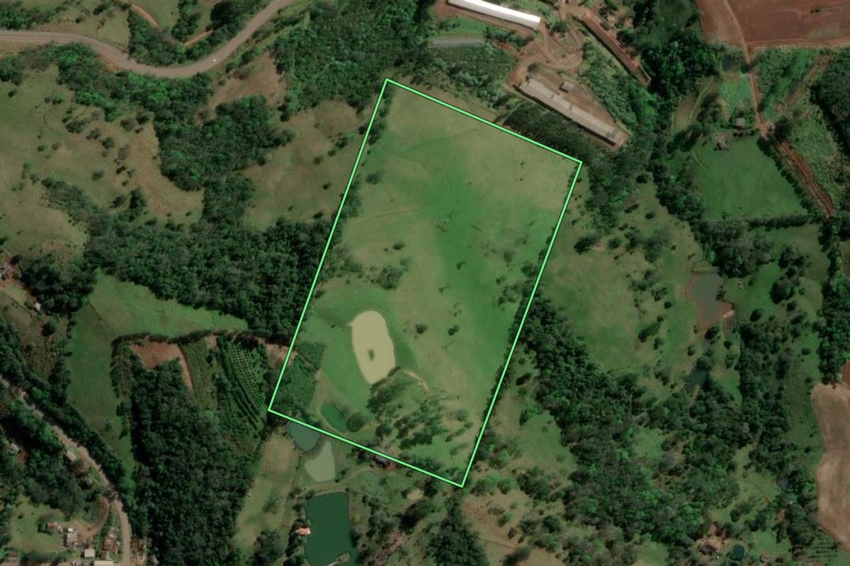Imagem de satélite do imóvel rural em Itá (SC), com o contorno declarado no CAR desenhado por cima.