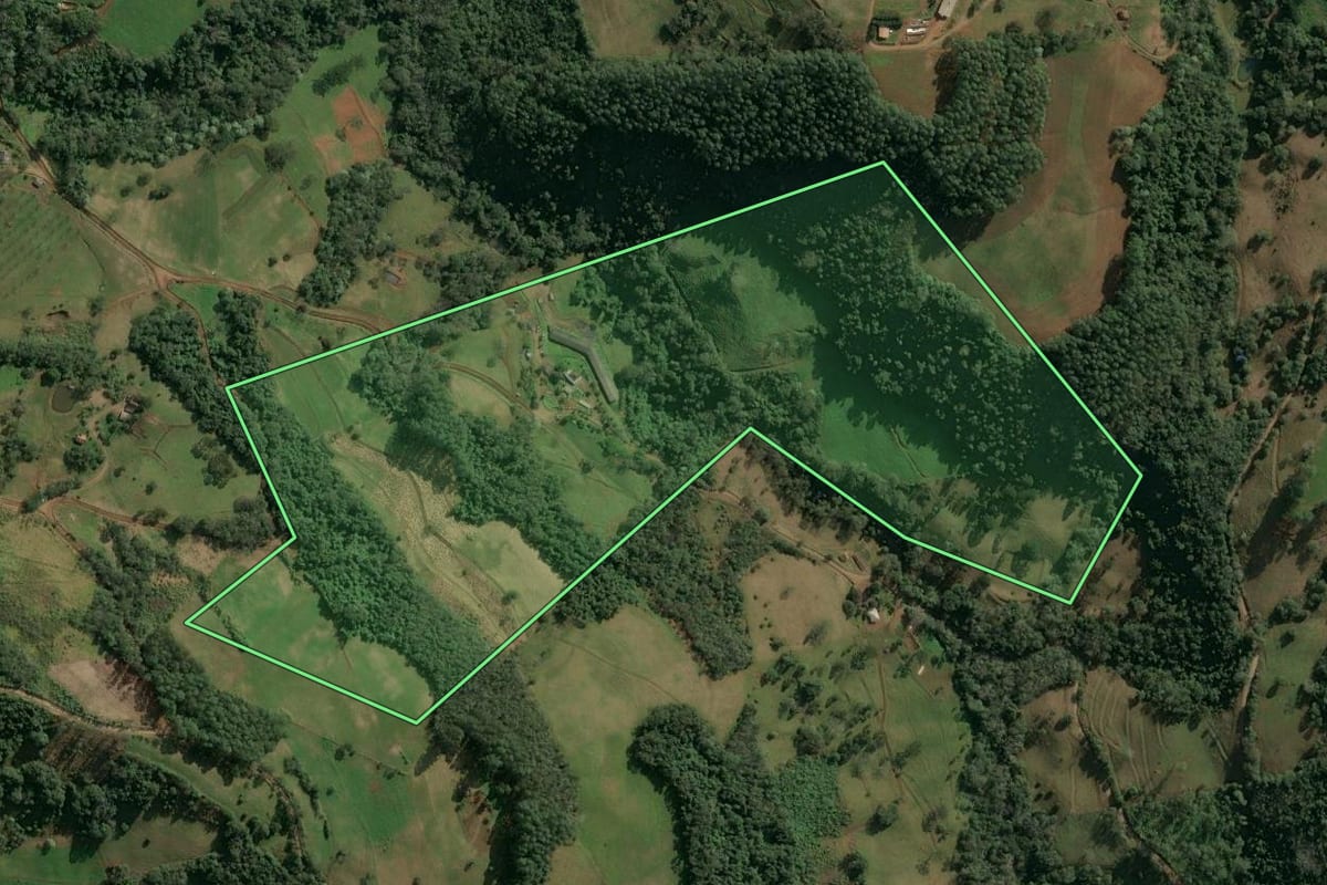 Imagem de satélite do imóvel rural em Itá (SC), com o contorno declarado no CAR desenhado por cima.