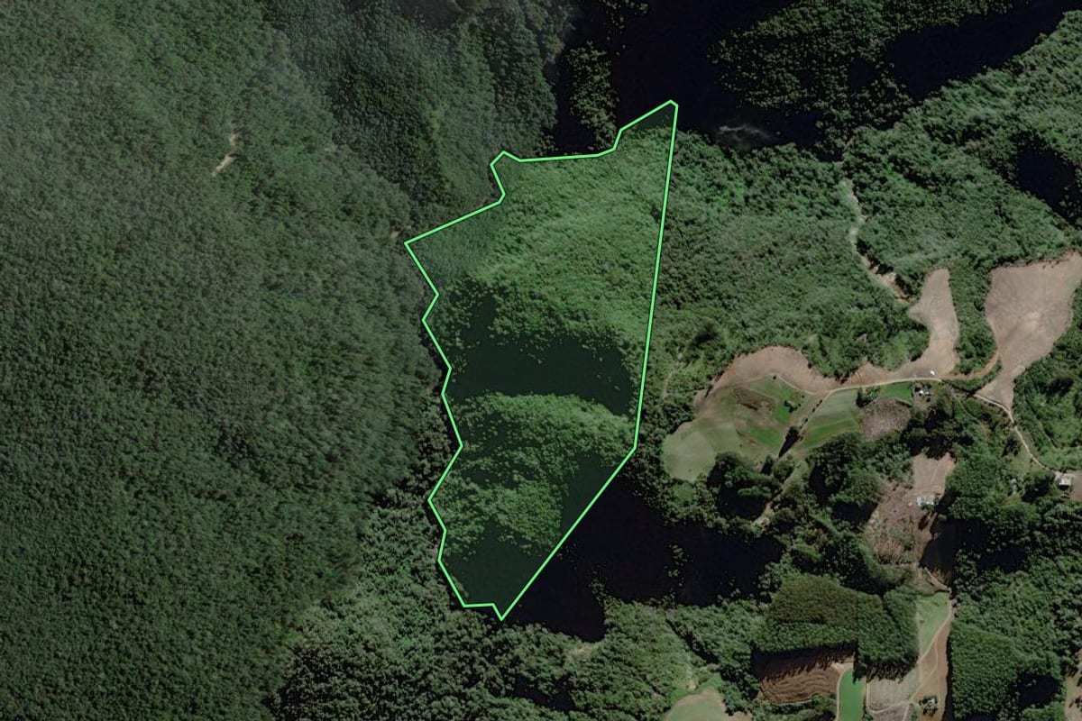 Imagem de satélite do imóvel rural em Itaiópolis (SC), com o contorno declarado no CAR desenhado por cima.