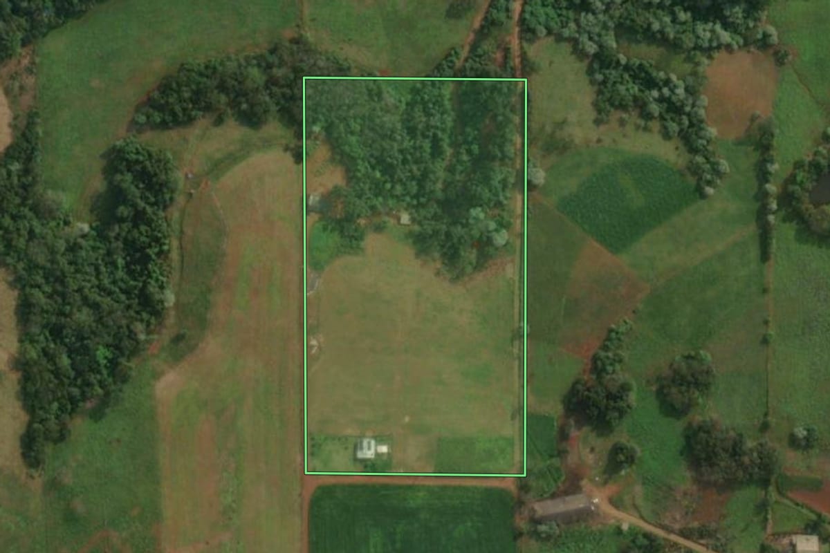 Imagem de satélite do imóvel rural em Itapiranga (SC), com o contorno declarado no CAR desenhado por cima.