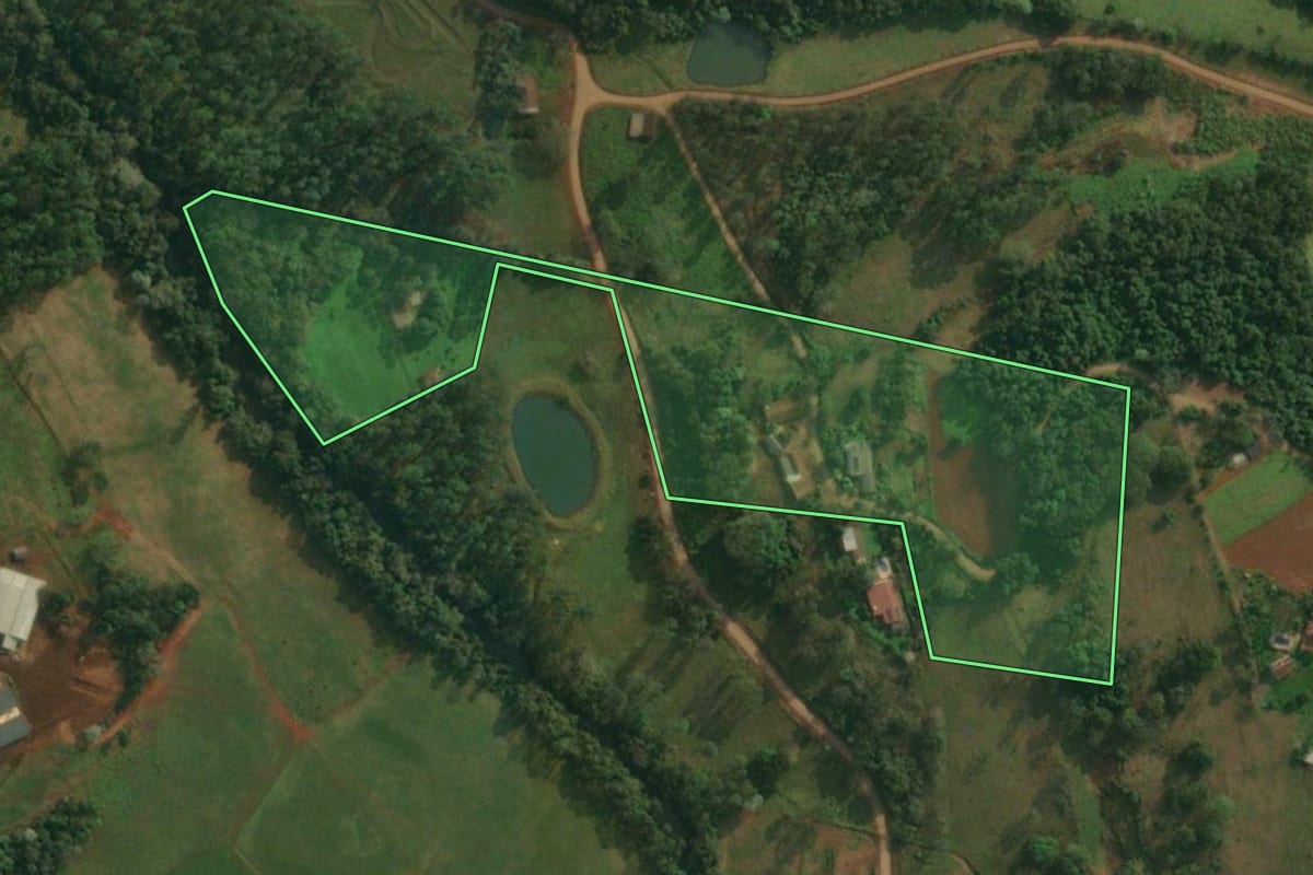 Imagem de satélite do imóvel rural em Itapiranga (SC), com o contorno declarado no CAR desenhado por cima.