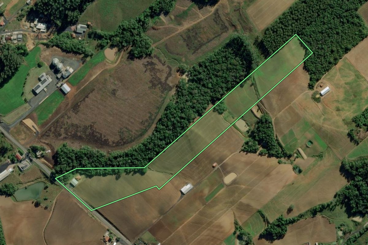 Imagem de satélite do imóvel rural em Ituporanga (SC), com o contorno declarado no CAR desenhado por cima.