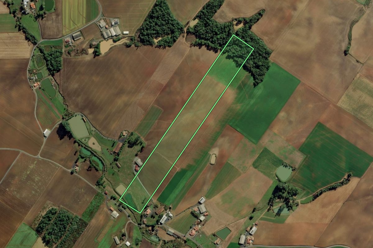 Imagem de satélite do imóvel rural em Ituporanga (SC), com o contorno declarado no CAR desenhado por cima.