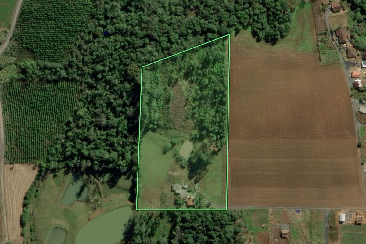 Imagem de satélite do imóvel rural em Ituporanga (SC), com o contorno declarado no CAR desenhado por cima.