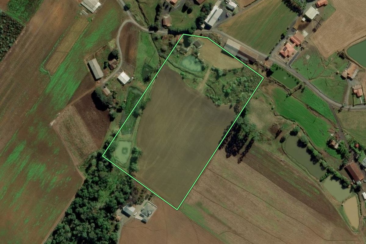Imagem de satélite do imóvel rural em Ituporanga (SC), com o contorno declarado no CAR desenhado por cima.