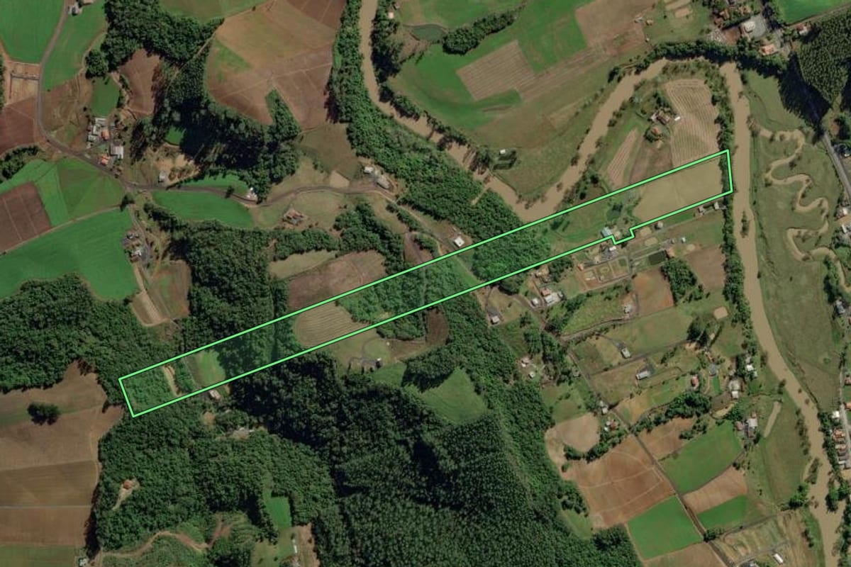 Imagem de satélite do imóvel rural em Ituporanga (SC), com o contorno declarado no CAR desenhado por cima.