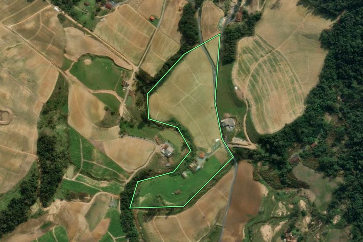 Imagem de satélite do imóvel rural em Ituporanga (SC), com o contorno declarado no CAR desenhado por cima.