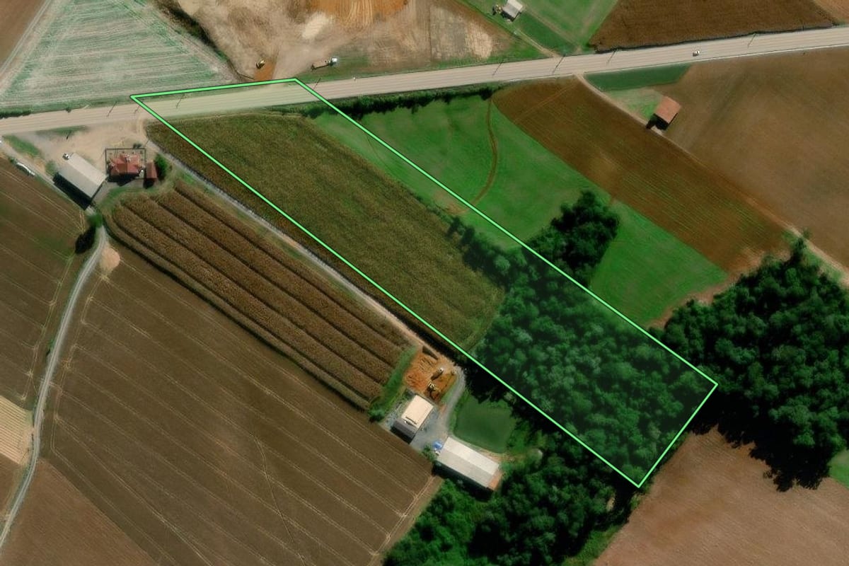 Imagem de satélite do imóvel rural em Ituporanga (SC), com o contorno declarado no CAR desenhado por cima.