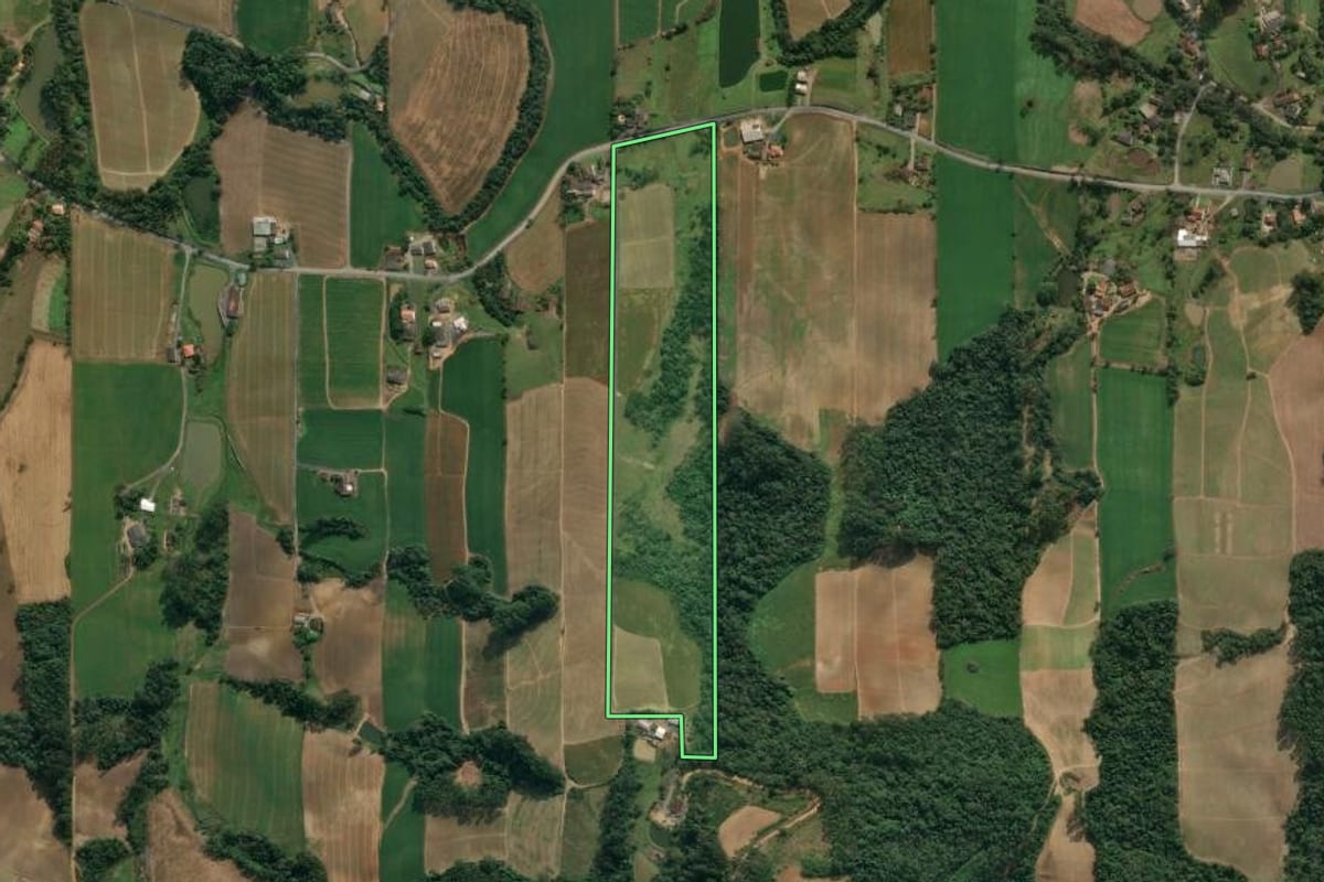 Imagem de satélite do imóvel rural em Ituporanga (SC), com o contorno declarado no CAR desenhado por cima.