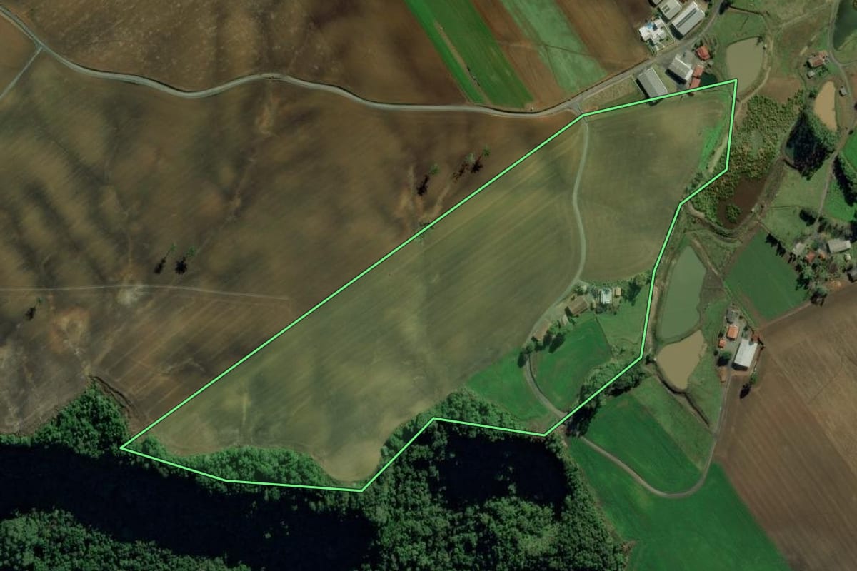 Imagem de satélite do imóvel rural em Ituporanga (SC), com o contorno declarado no CAR desenhado por cima.