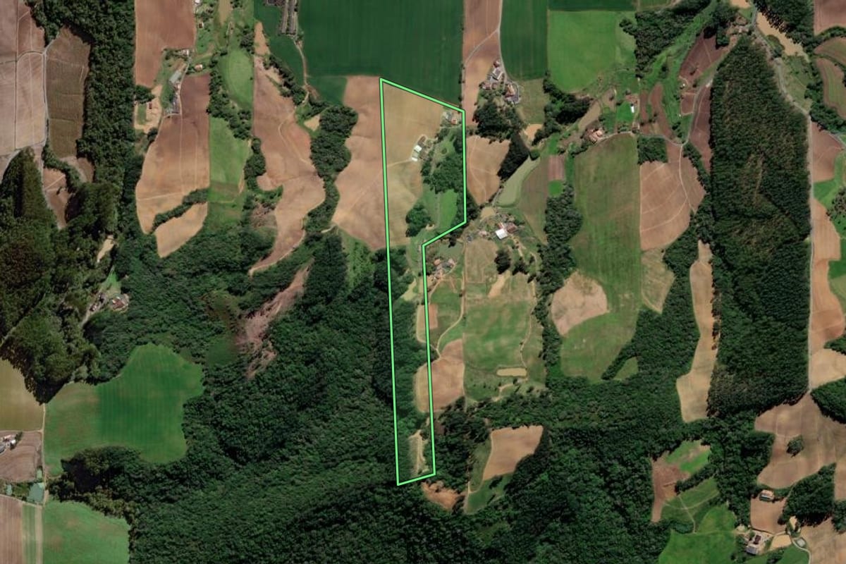 Imagem de satélite do imóvel rural em Ituporanga (SC), com o contorno declarado no CAR desenhado por cima.