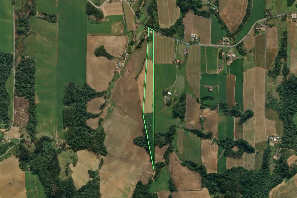 Imagem de satélite do imóvel rural em Ituporanga (SC), com o contorno declarado no CAR desenhado por cima.