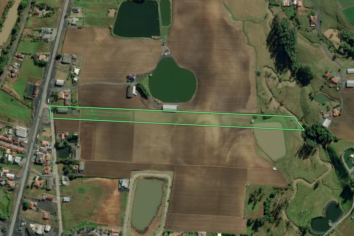 Imagem de satélite do imóvel rural em Ituporanga (SC), com o contorno declarado no CAR desenhado por cima.