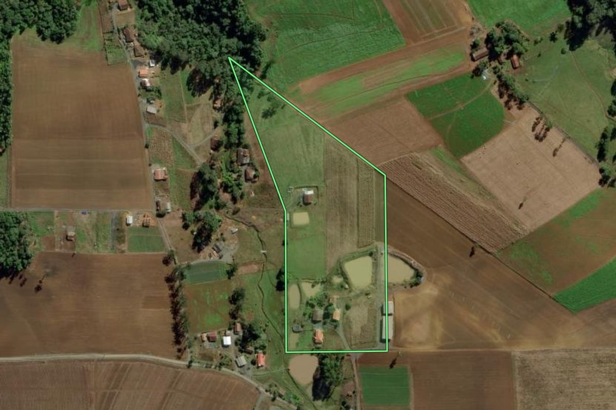 Imagem de satélite do imóvel rural em Ituporanga (SC), com o contorno declarado no CAR desenhado por cima.