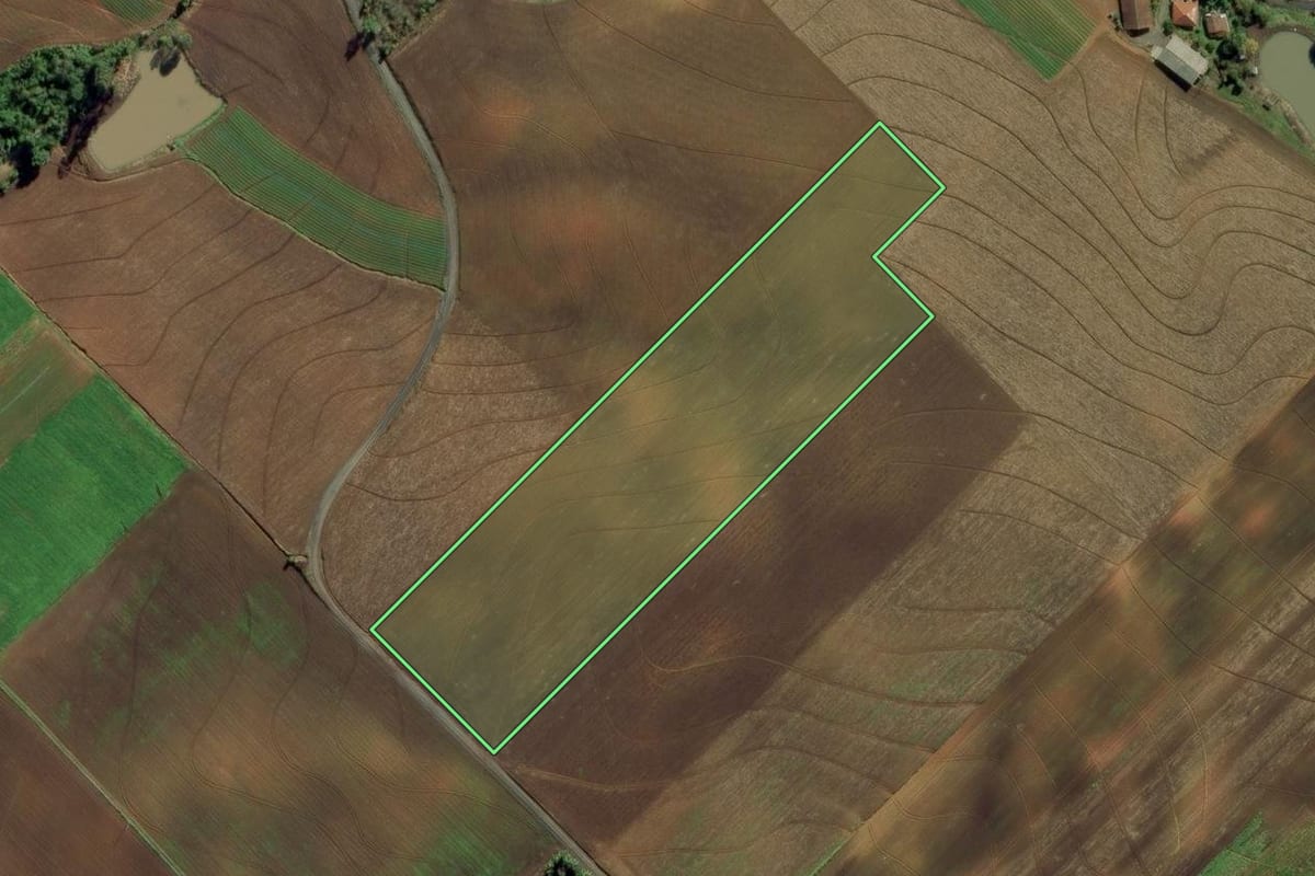 Imagem de satélite do imóvel rural em Ituporanga (SC), com o contorno declarado no CAR desenhado por cima.