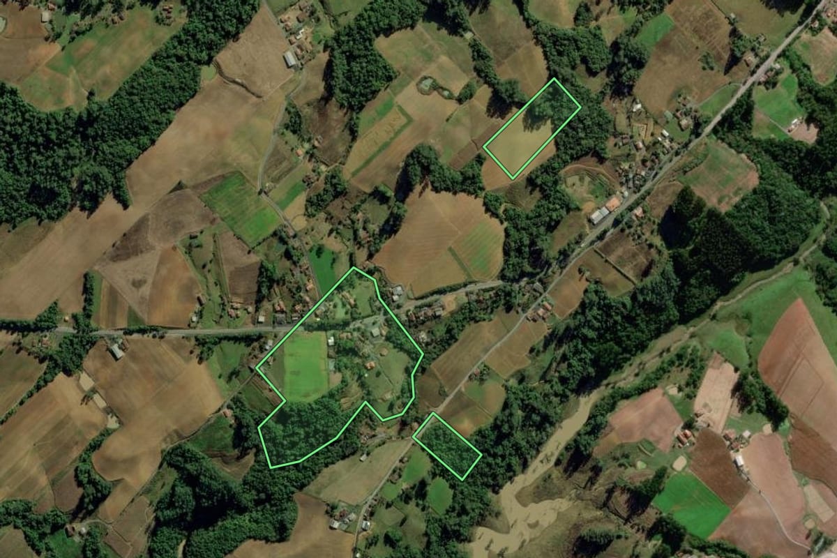 Imagem de satélite do imóvel rural em Ituporanga (SC), com o contorno declarado no CAR desenhado por cima.