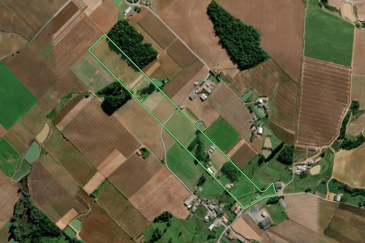 Imagem de satélite do imóvel rural em Ituporanga (SC), com o contorno declarado no CAR desenhado por cima.