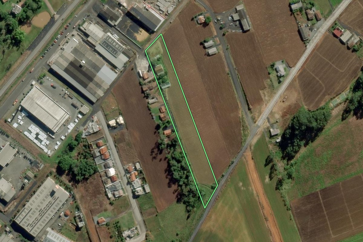 Imagem de satélite do imóvel rural em Ituporanga (SC), com o contorno declarado no CAR desenhado por cima.