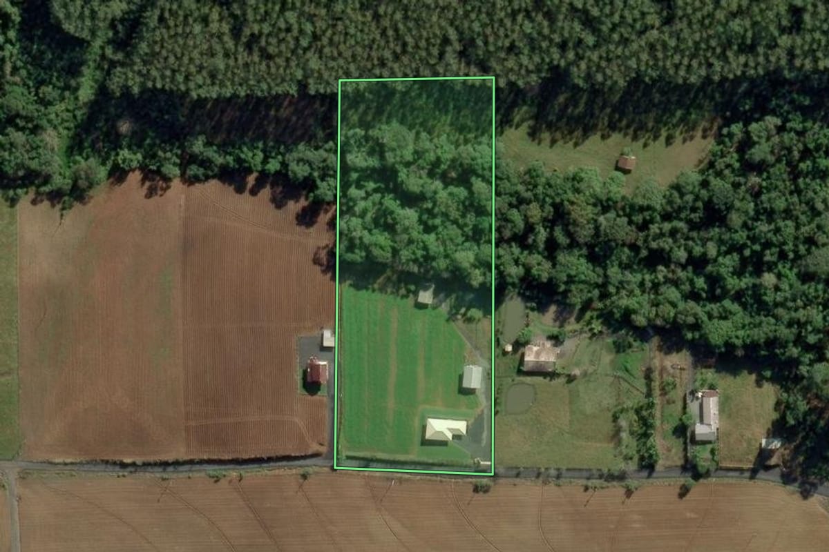 Imagem de satélite do imóvel rural em Ituporanga (SC), com o contorno declarado no CAR desenhado por cima.