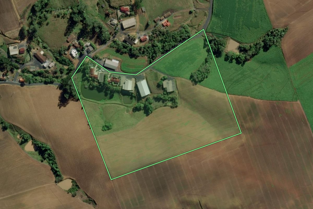 Imagem de satélite do imóvel rural em Ituporanga (SC), com o contorno declarado no CAR desenhado por cima.