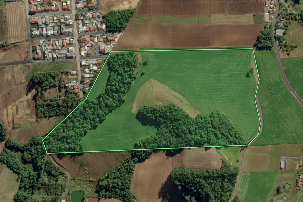 Imagem de satélite do imóvel rural em Ituporanga (SC), com o contorno declarado no CAR desenhado por cima.