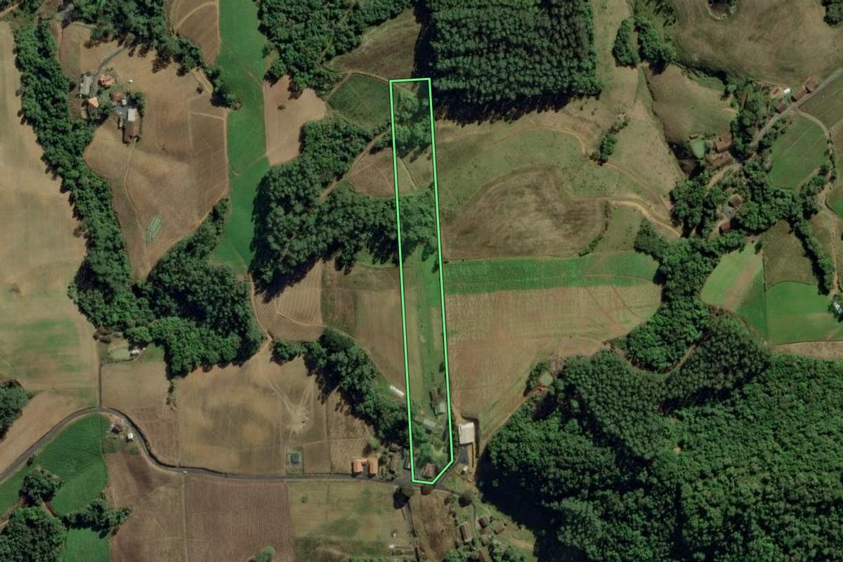 Imagem de satélite do imóvel rural em Ituporanga (SC), com o contorno declarado no CAR desenhado por cima.