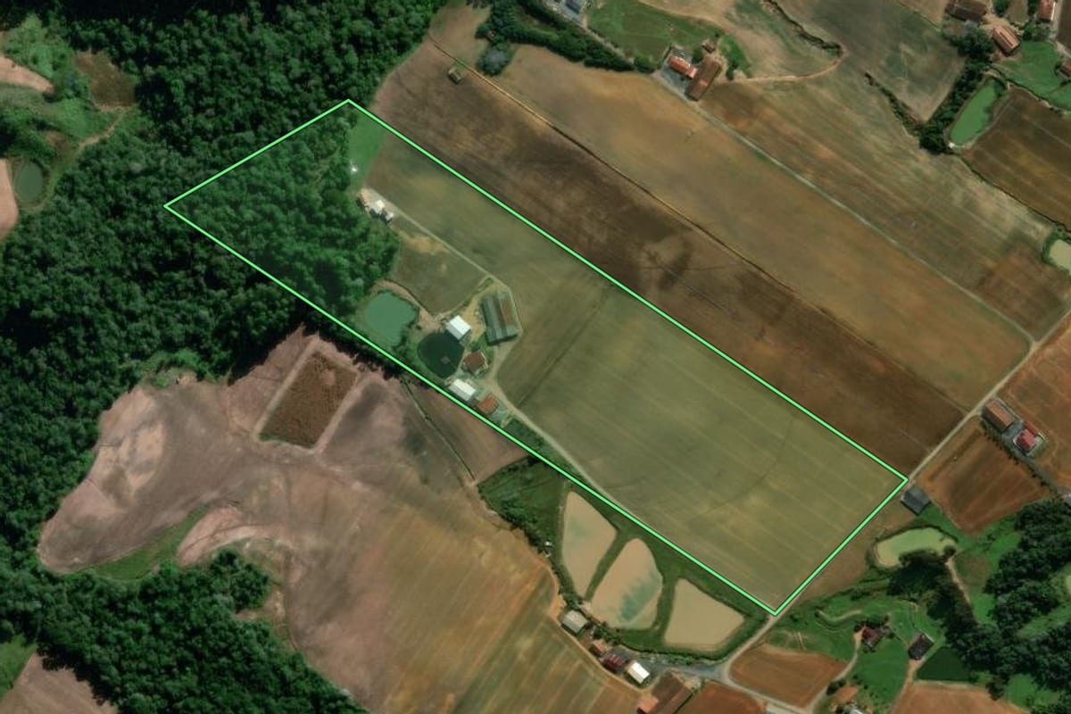 Imagem de satélite do imóvel rural em Ituporanga (SC), com o contorno declarado no CAR desenhado por cima.