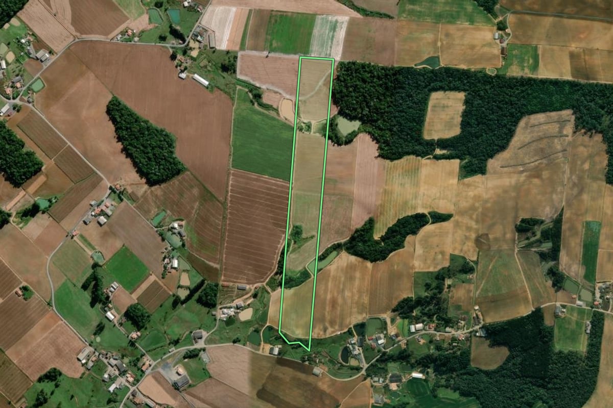 Imagem de satélite do imóvel rural em Ituporanga (SC), com o contorno declarado no CAR desenhado por cima.