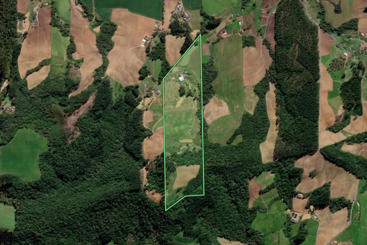 Imagem de satélite do imóvel rural em Ituporanga (SC), com o contorno declarado no CAR desenhado por cima.